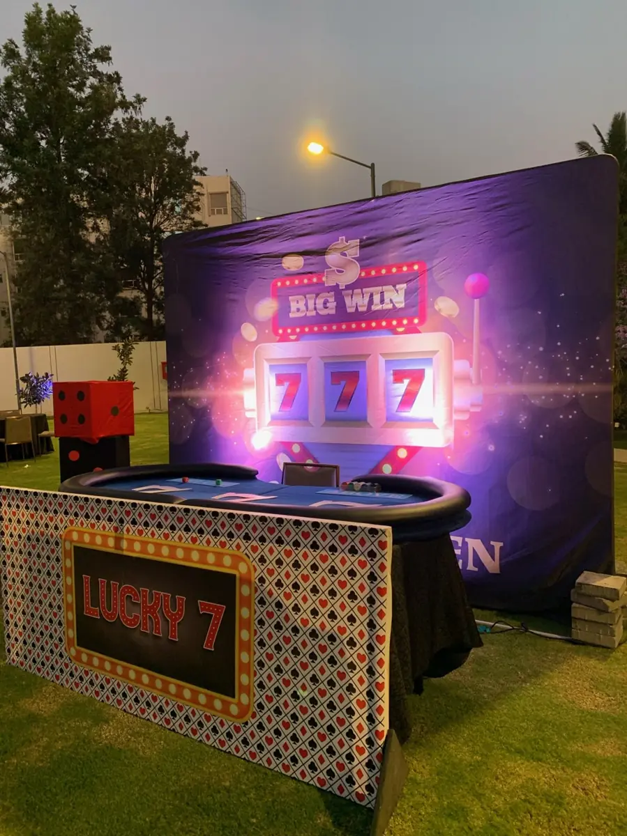 Lucky 7 station lit up with a Big Win backdrop