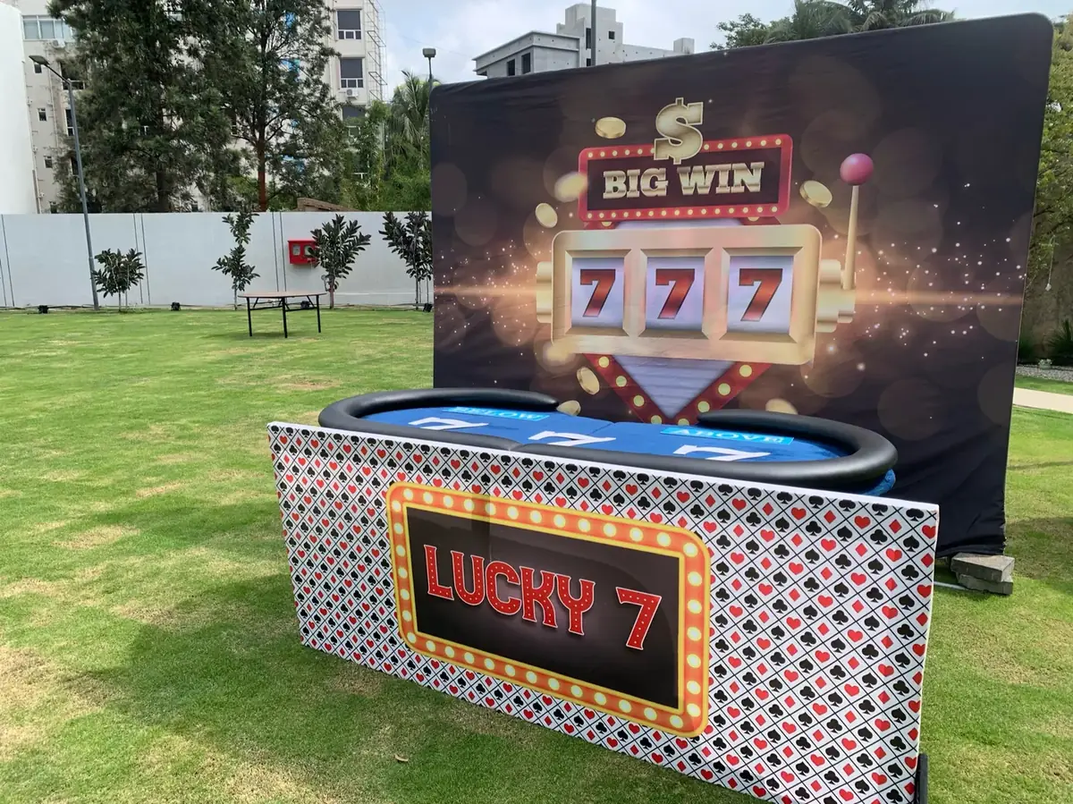 Lucky 7 station with a Big Win backdrop
